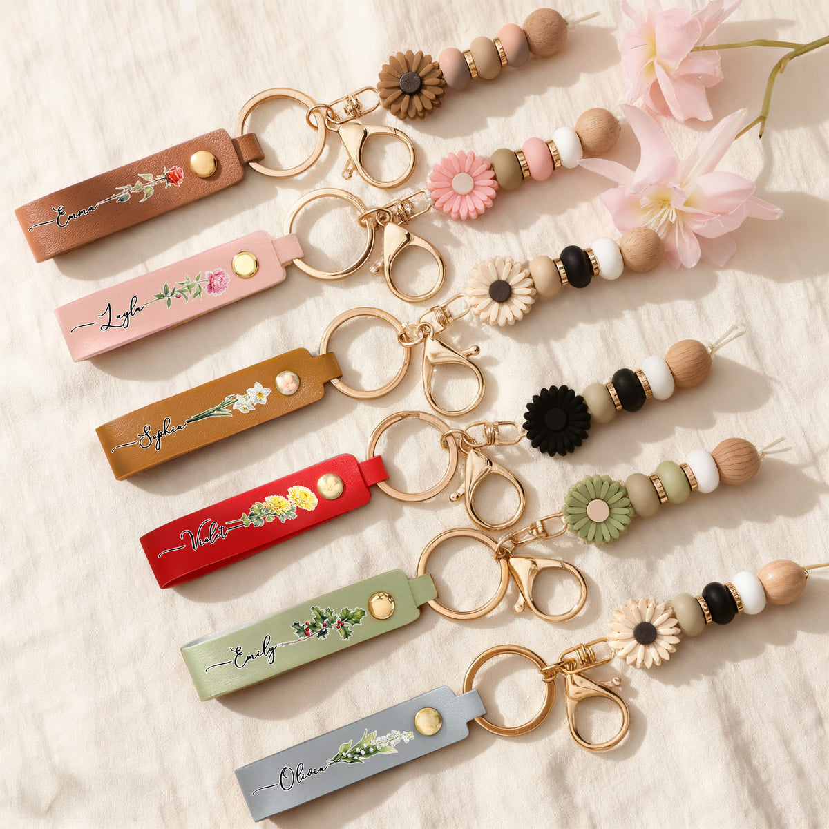 Personalized Birth Flower PU Leather Keychain with Name and Daisy Bead Charm Daily Use Birthday Gift for Family Friends